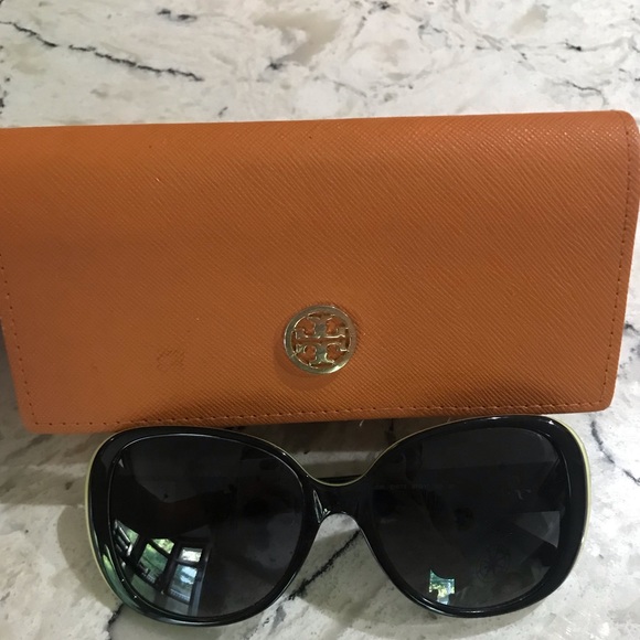 Tory Burch Accessories - Tory Burch Sunglasses (Like New) Tory Burch Accessories - Tory Burch Sunglasses (Like New)
